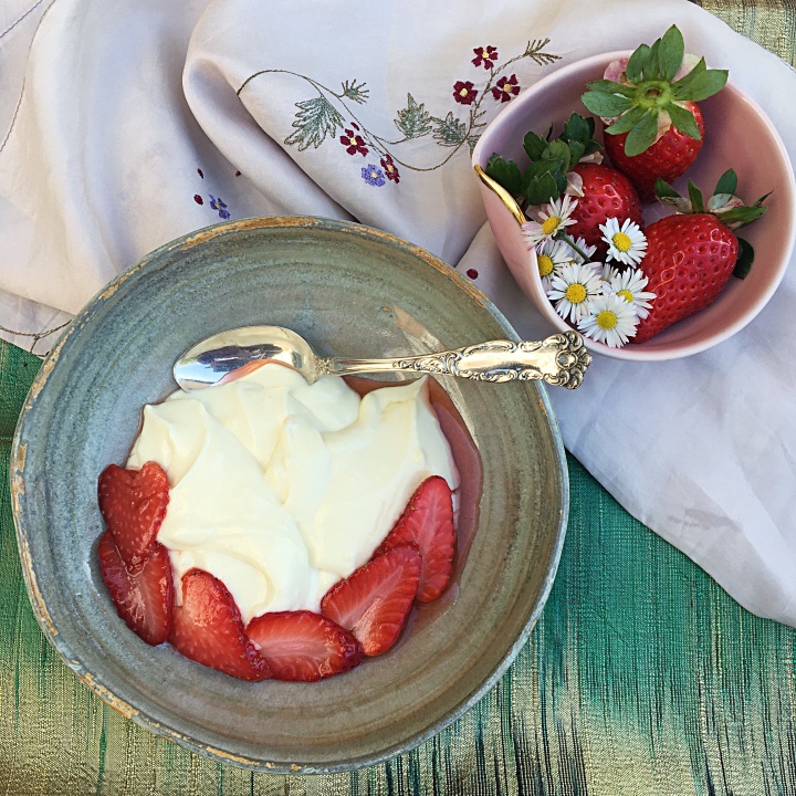 Crema diplomatica with strawberries